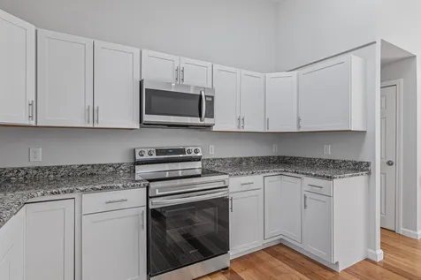 27 Haven Drive Auburn NH 03032