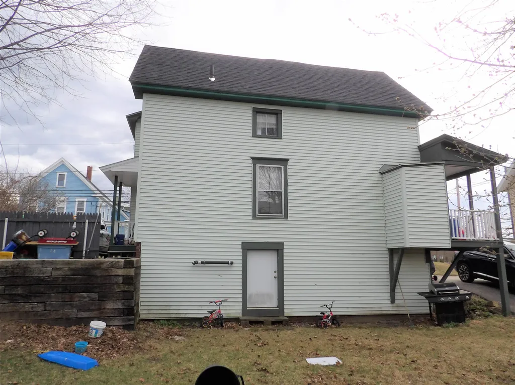 8 Summer Street Laconia NH 03246