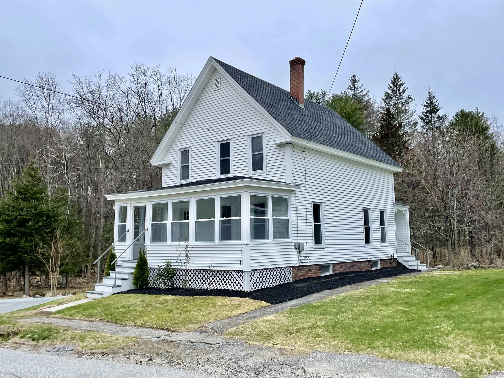 9 Woodlawn Avenue Hillsborough NH 03244
