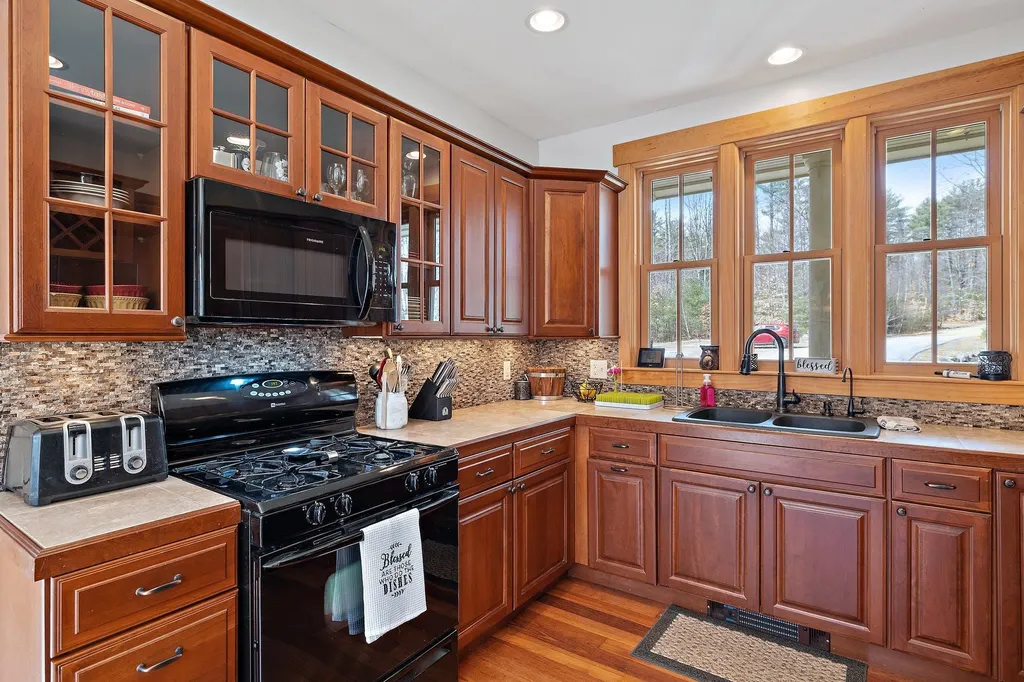 409 Deerfield Road Allenstown NH 03275
