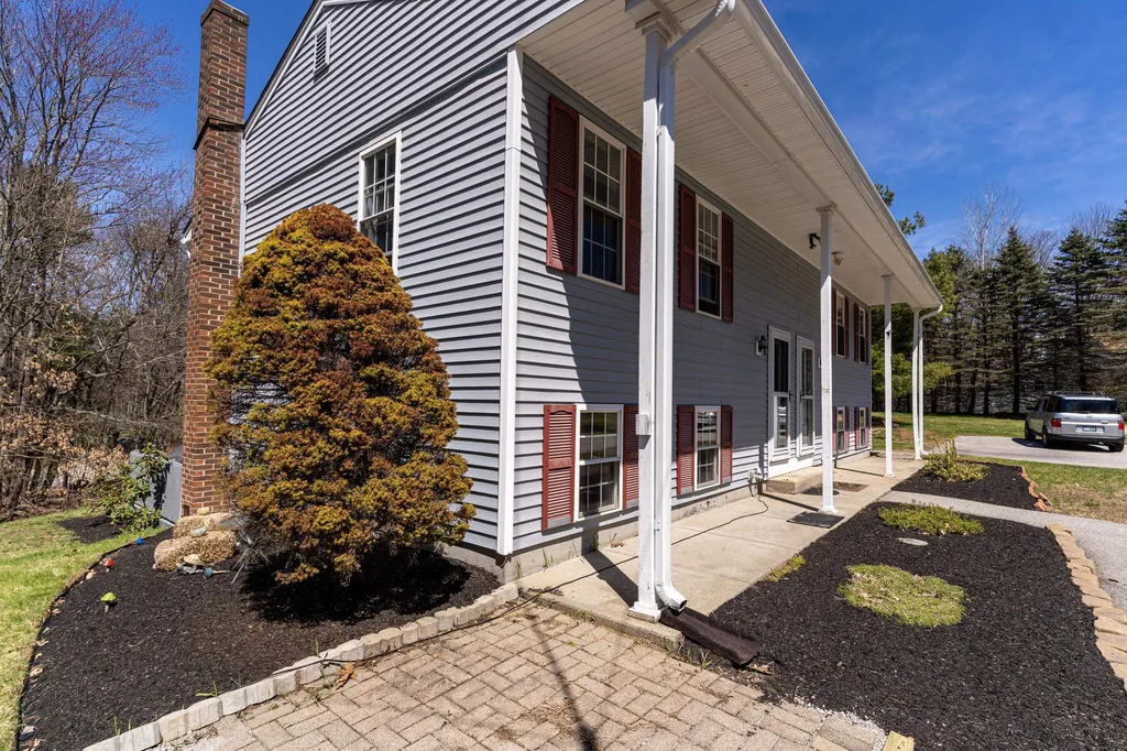 5 Lakeview Road Raymond NH 03077