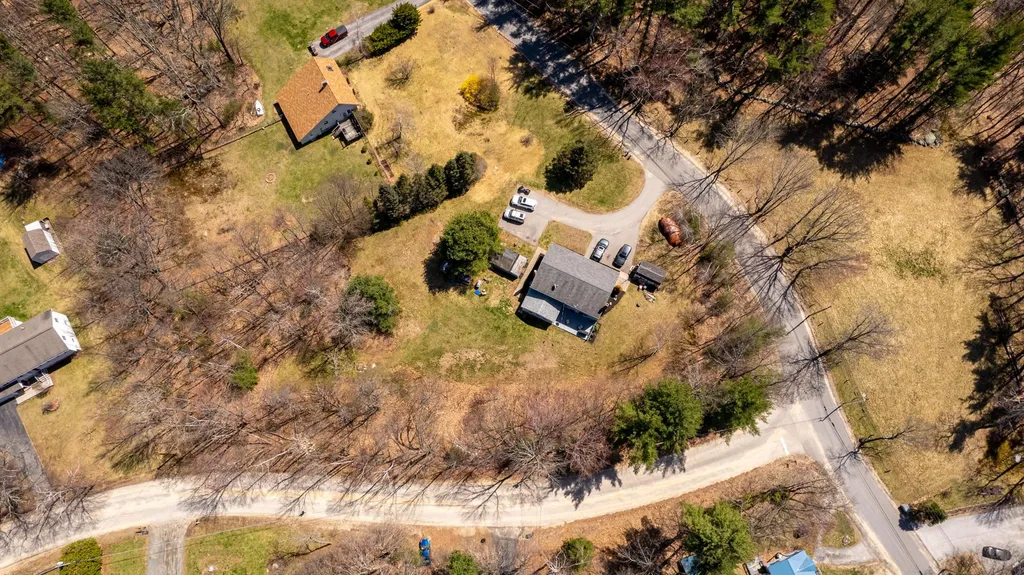 5 Lakeview Road Raymond NH 03077