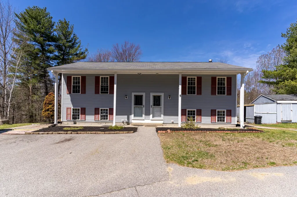 5 Lakeview Road Raymond NH 03077
