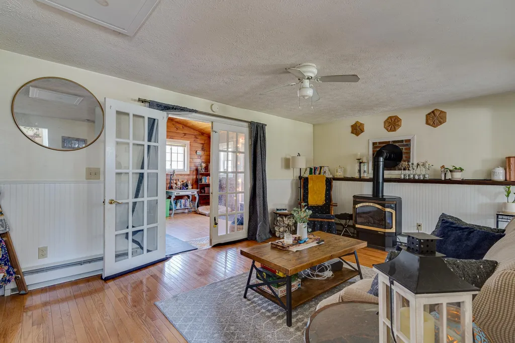 5 Lakeview Road Raymond NH 03077