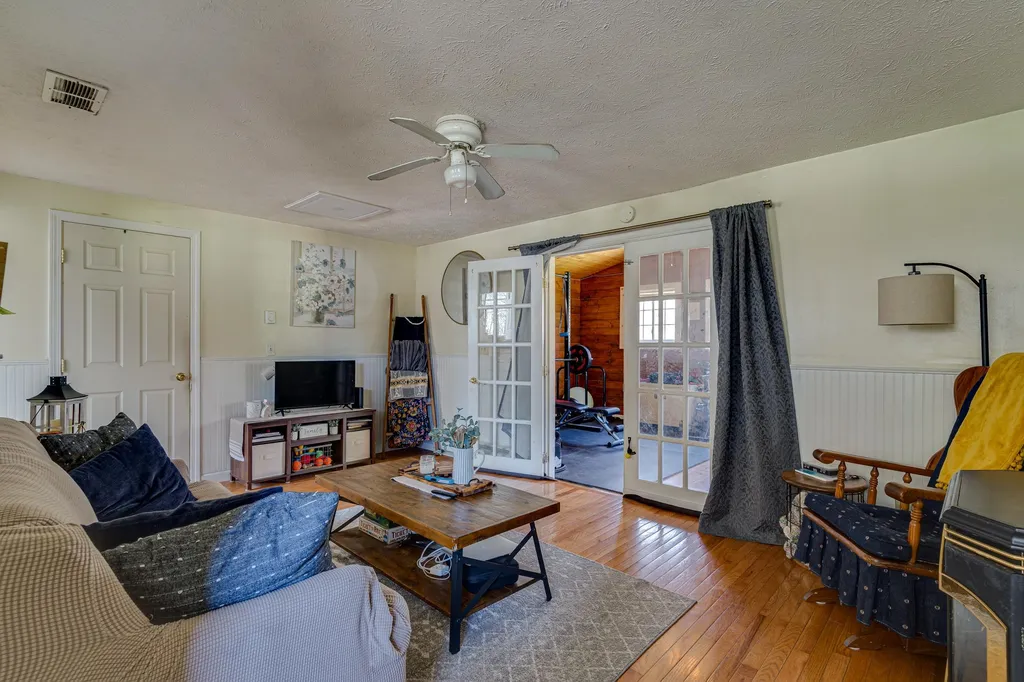 5 Lakeview Road Raymond NH 03077