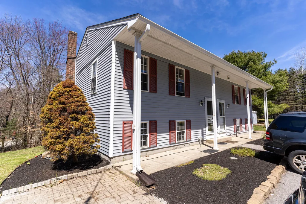 5 Lakeview Road Raymond NH 03077