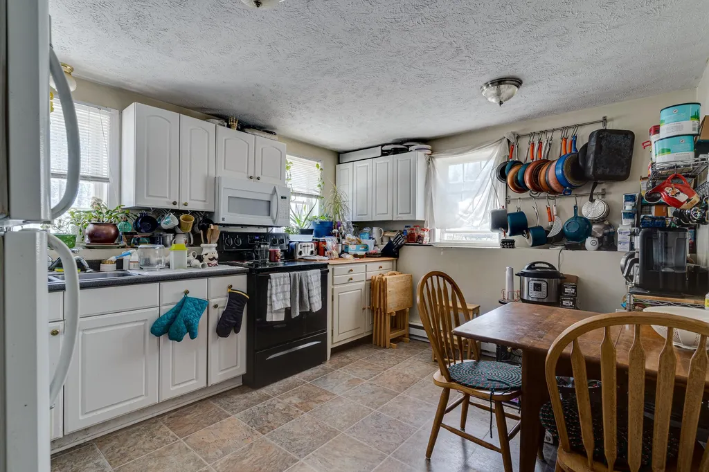 5 Lakeview Road Raymond NH 03077