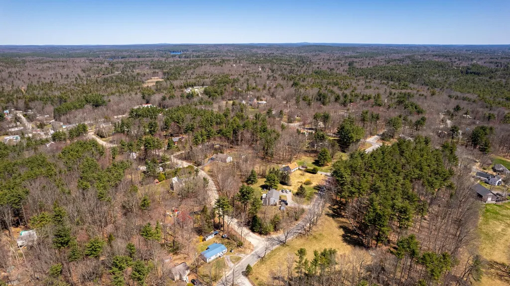 5 Lakeview Road Raymond NH 03077