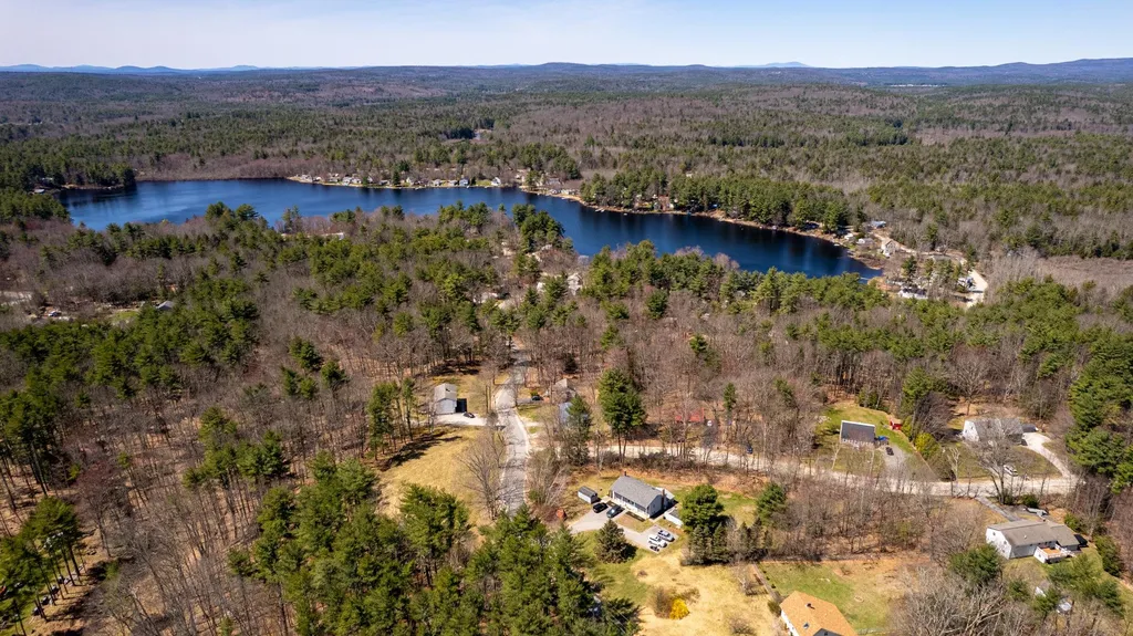5 Lakeview Road Raymond NH 03077