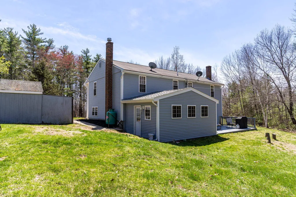 5 Lakeview Road Raymond NH 03077