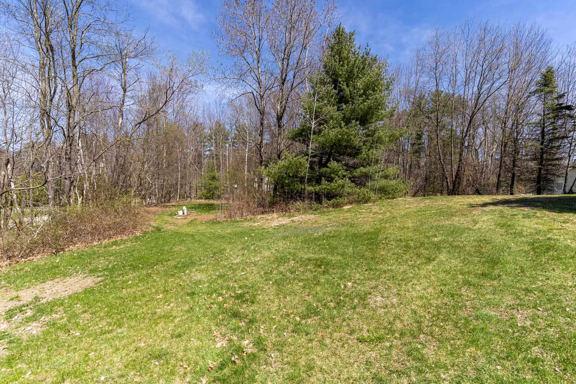 5 Lakeview Road Raymond NH 03077