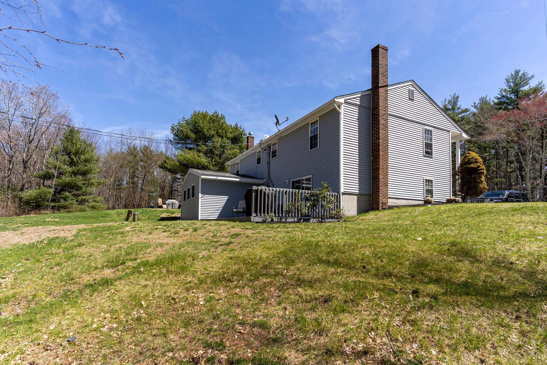 5 Lakeview Road Raymond NH 03077