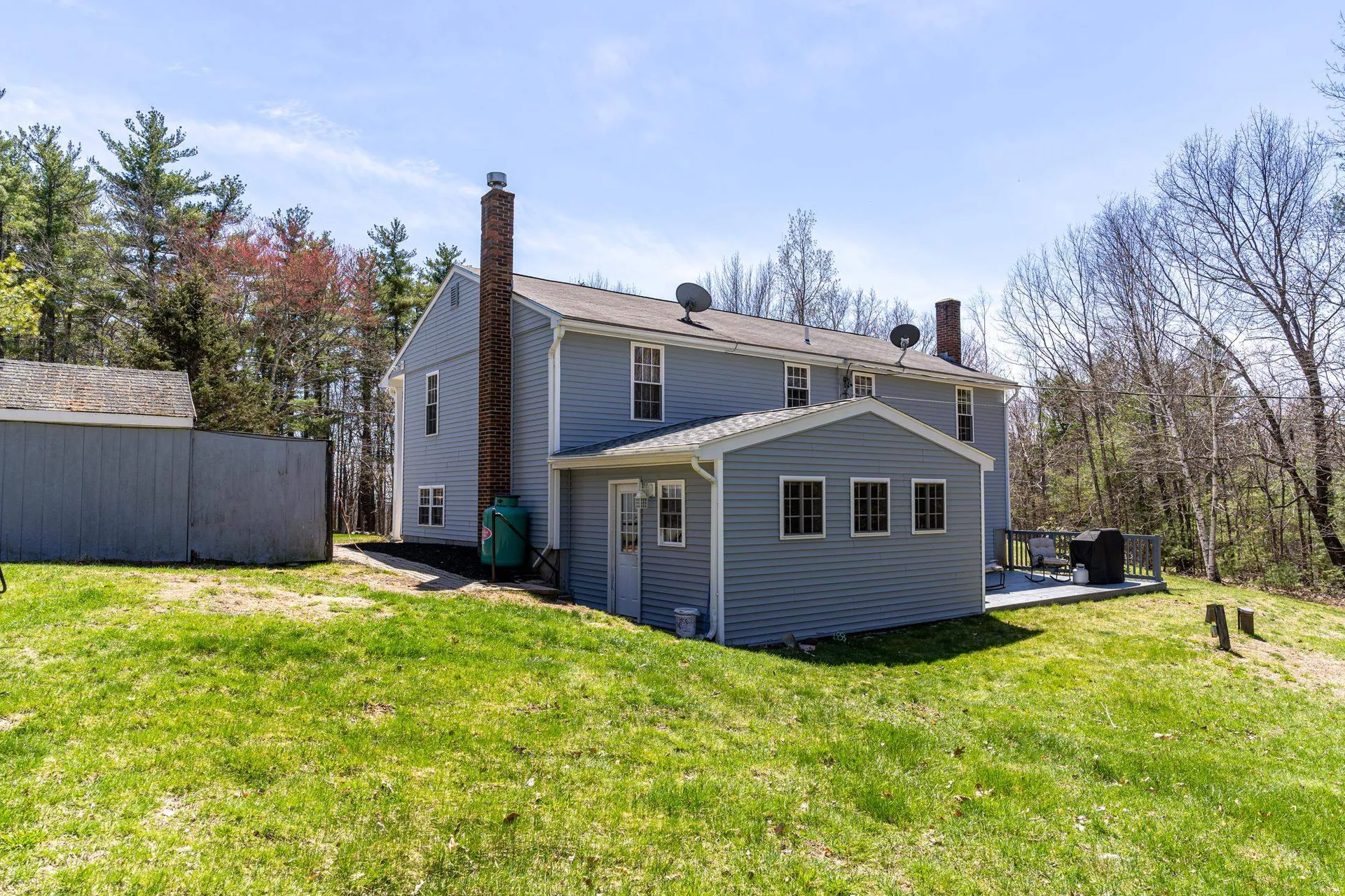 5 Lakeview Road Raymond NH 03077