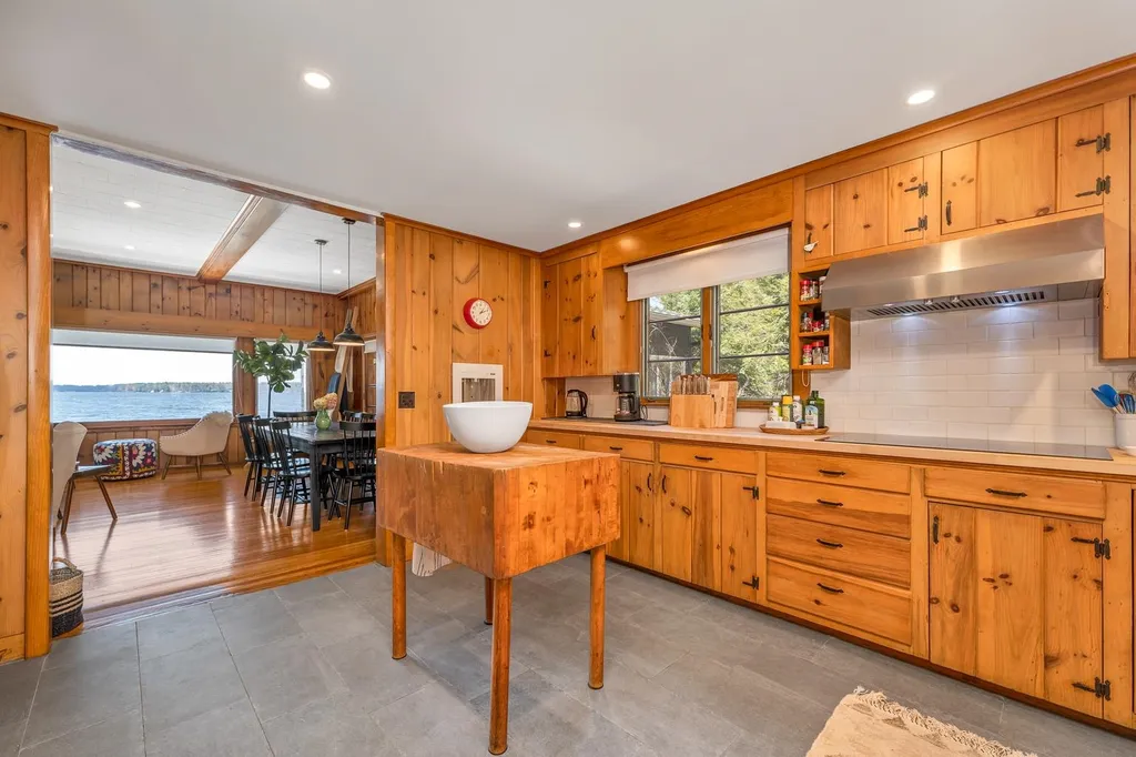 212 Springfield Point Road Wolfeboro NH 03894