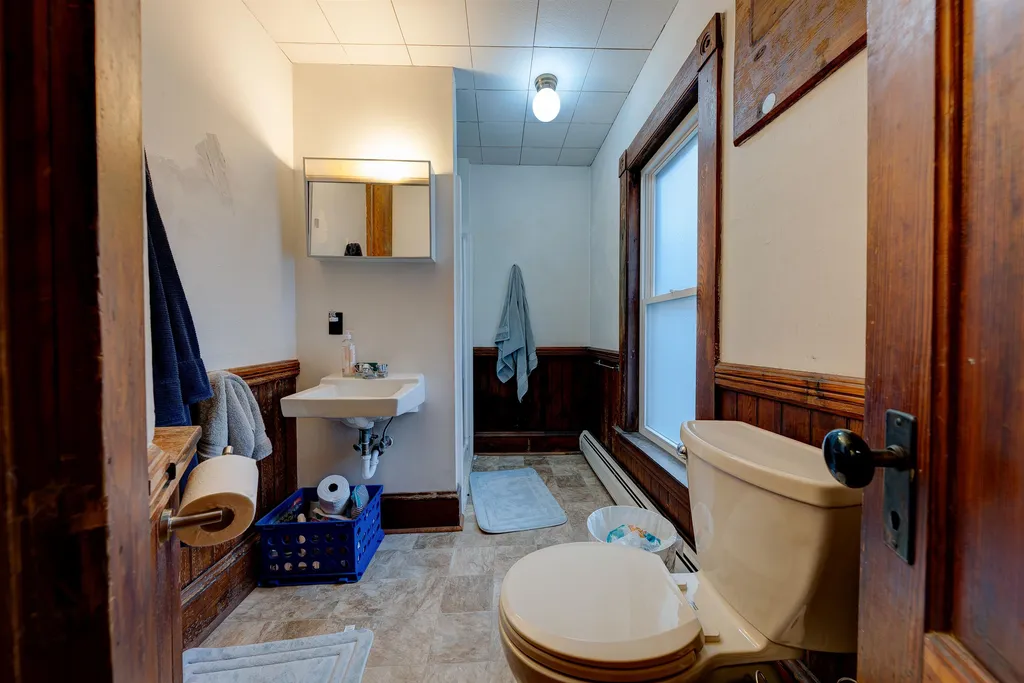 82 N Windsor Street Royalton VT 05068