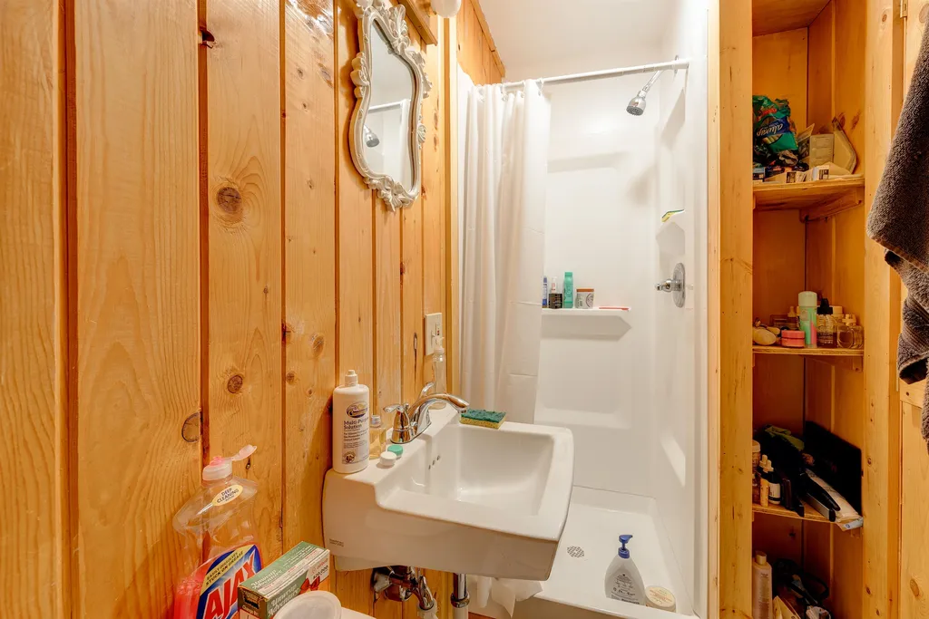 82 N Windsor Street Royalton VT 05068