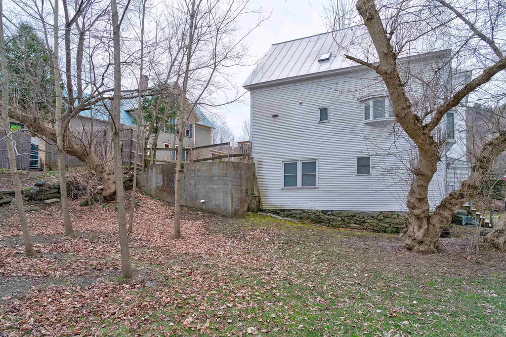 82 N Windsor Street Royalton VT 05068