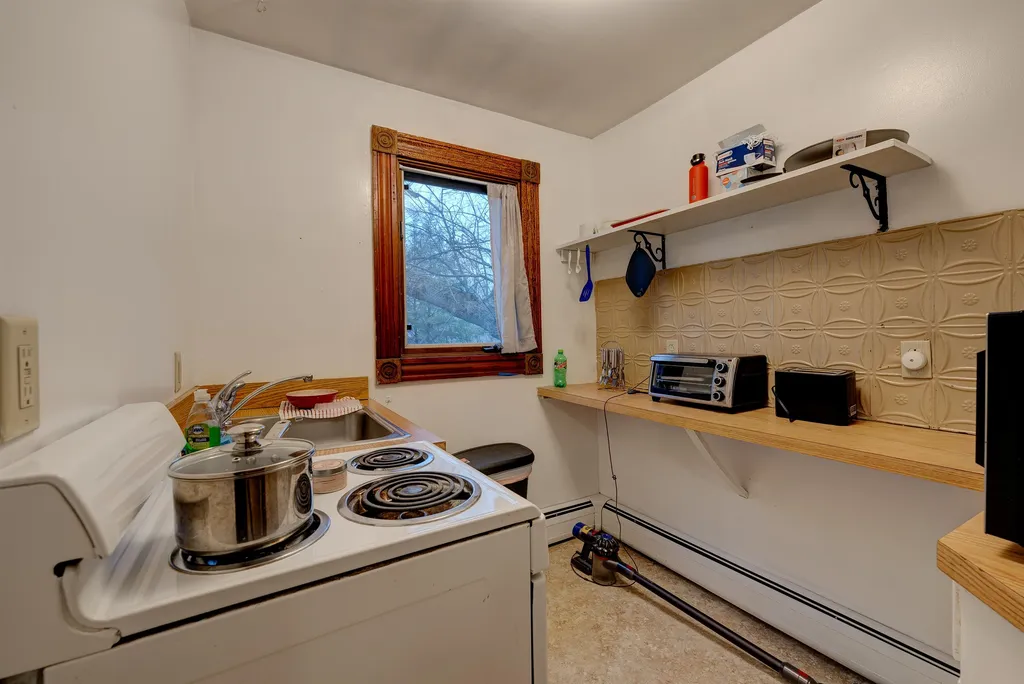 82 N Windsor Street Royalton VT 05068