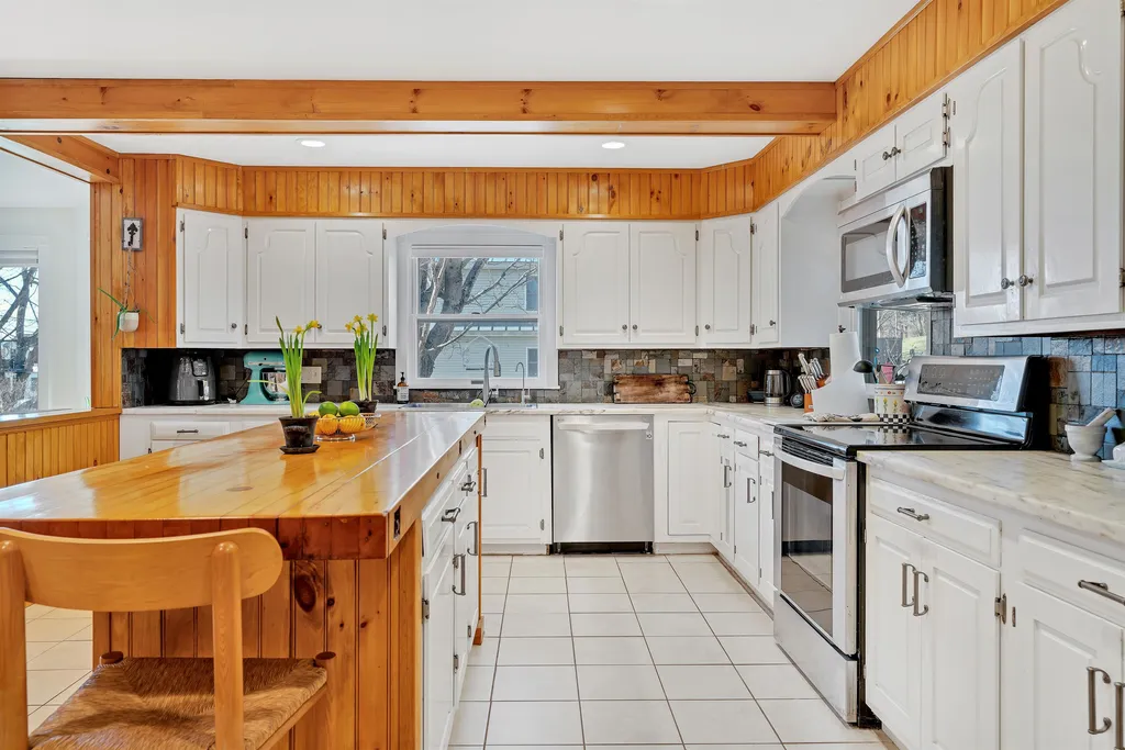 90 Gifford Road Hartford VT 05001