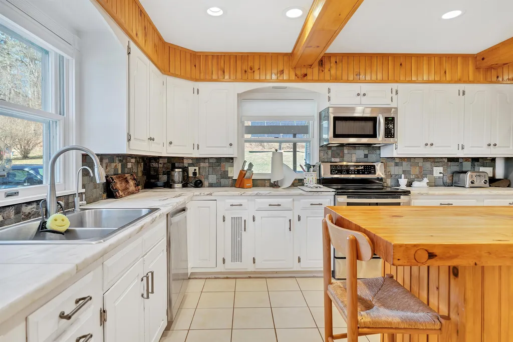 90 Gifford Road Hartford VT 05001