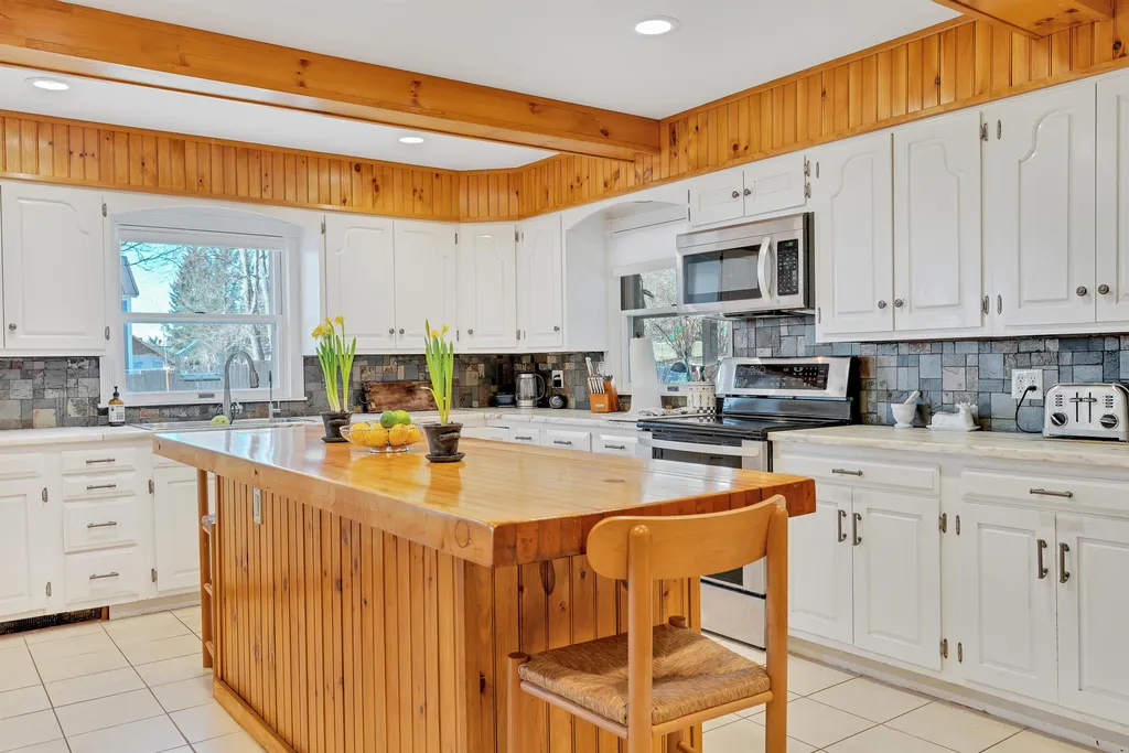 90 Gifford Road Hartford VT 05001