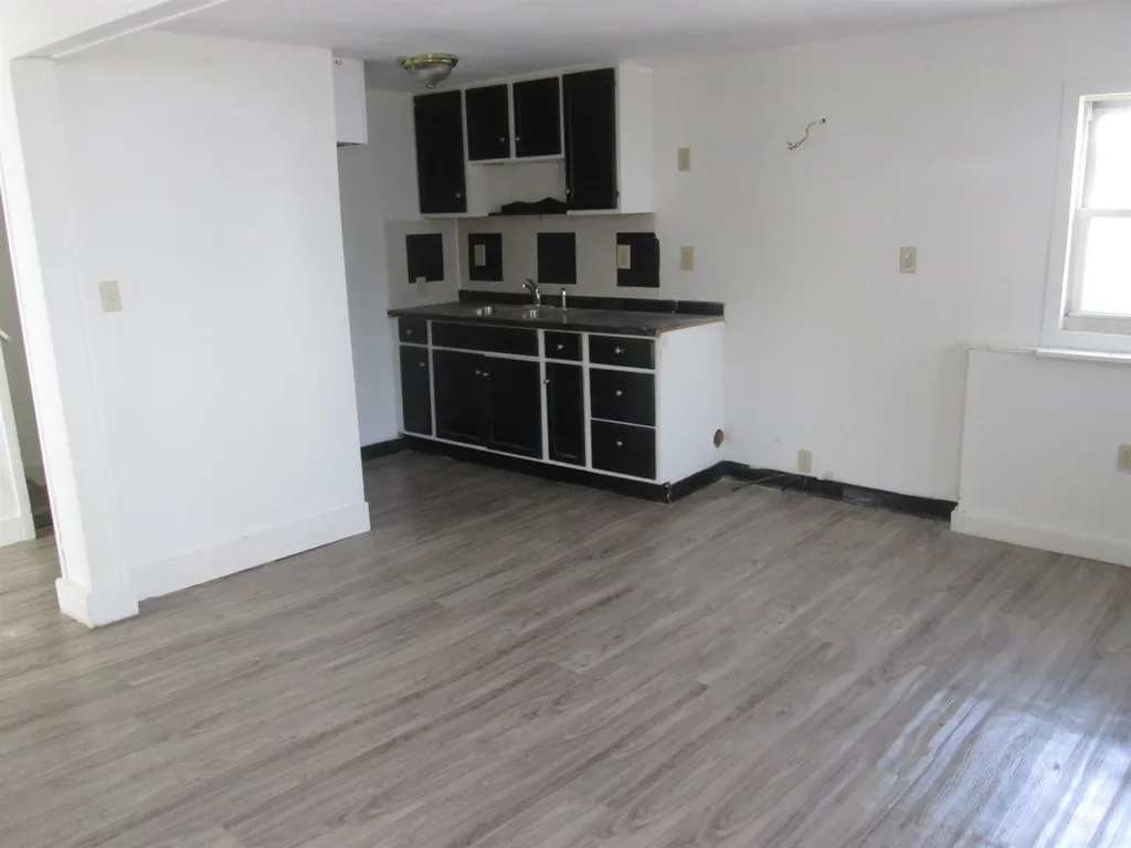 464 Auburn Street Manchester NH 03103