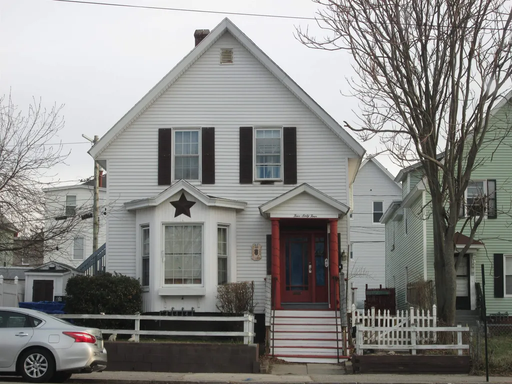 464 Auburn Street Manchester NH 03103