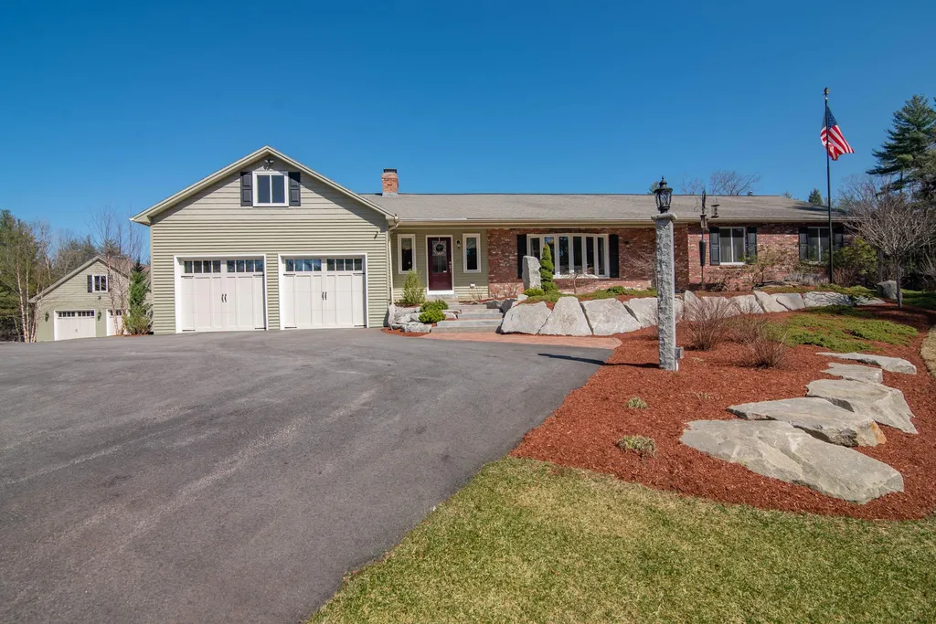 26 Arcadian Lane Litchfield NH 03052