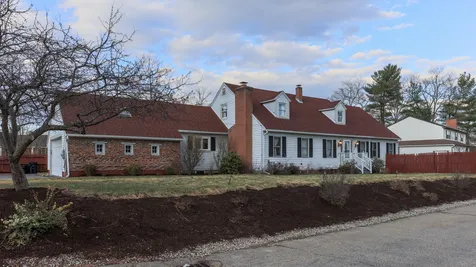 12 Robert Drive Nashua NH 03063