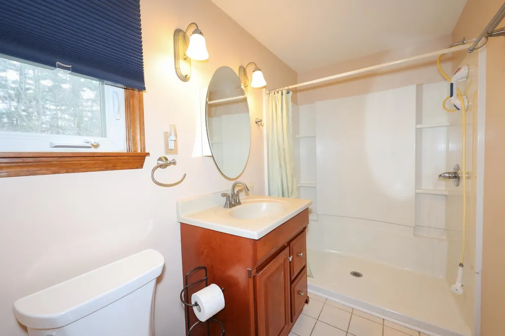 35 Tokanel Drive Londonderry NH 03053