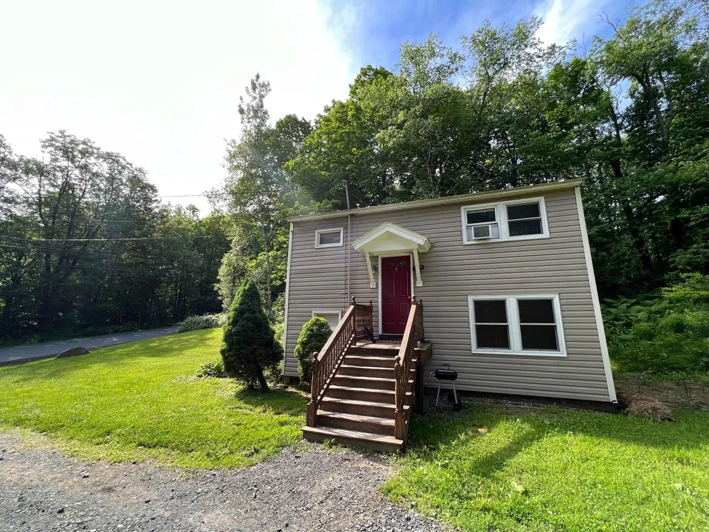 8 Daisy Hill Road Lebanon NH 03766