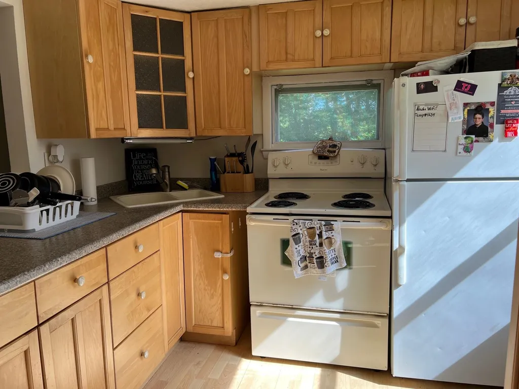 8 Daisy Hill Road Lebanon NH 03766