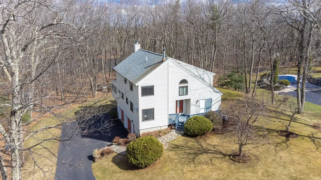 22 Colony Brook Lane Derry NH 03038