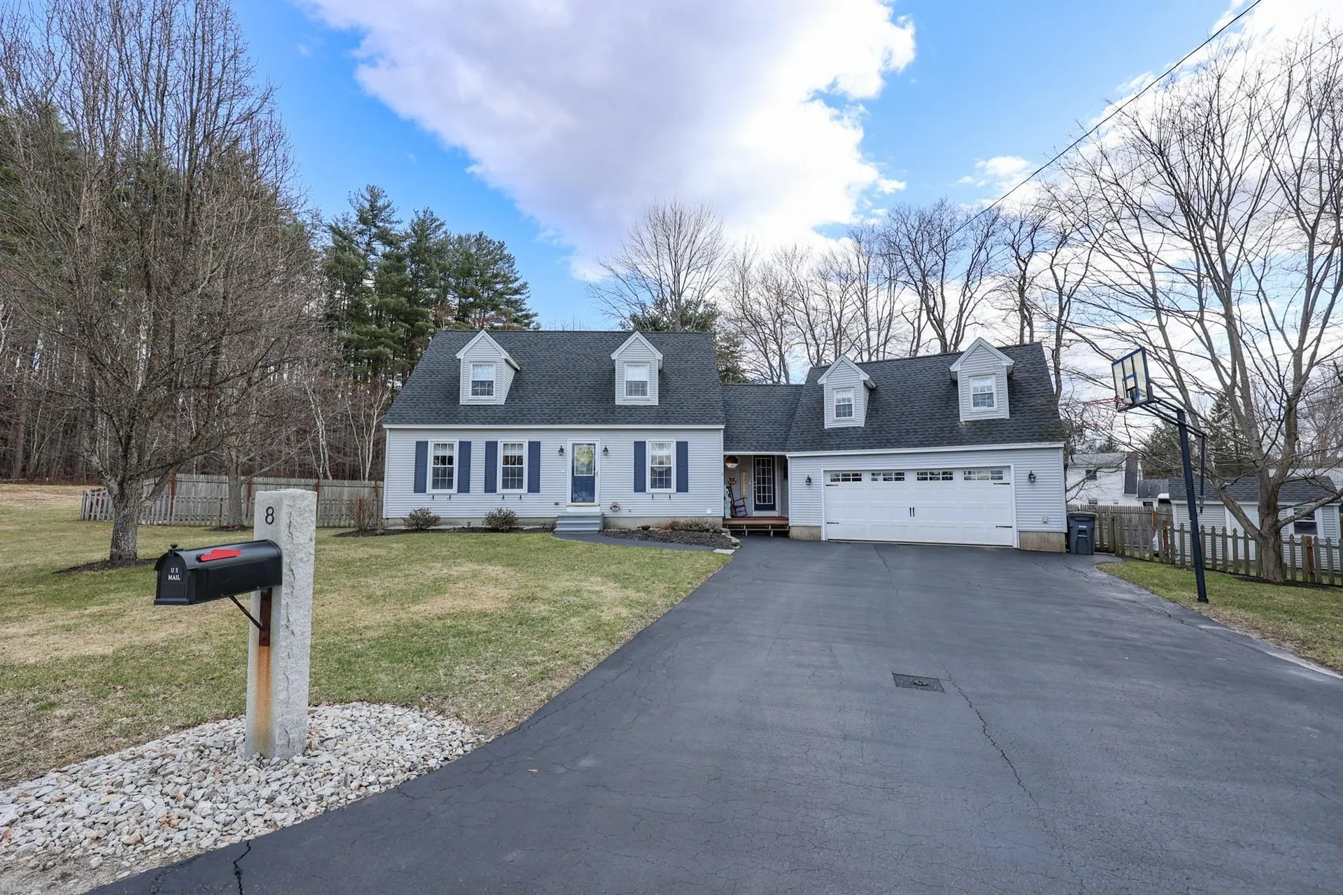 8 Knights Avenue Hooksett NH 03106