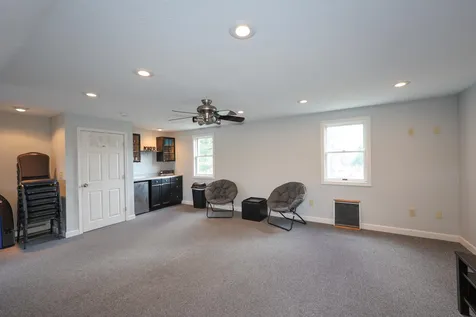 8 Knights Avenue Hooksett NH 03106