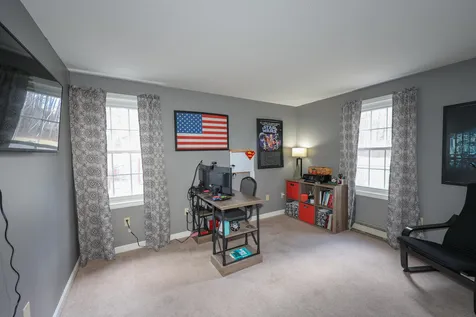 8 Knights Avenue Hooksett NH 03106