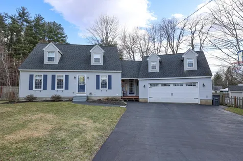 8 Knights Avenue Hooksett NH 03106