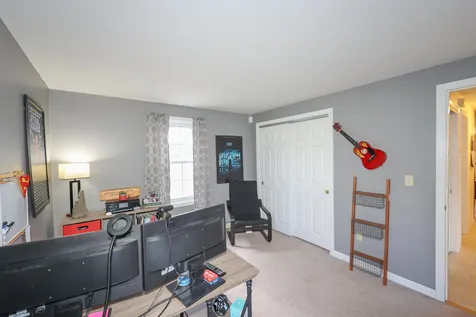 8 Knights Avenue Hooksett NH 03106