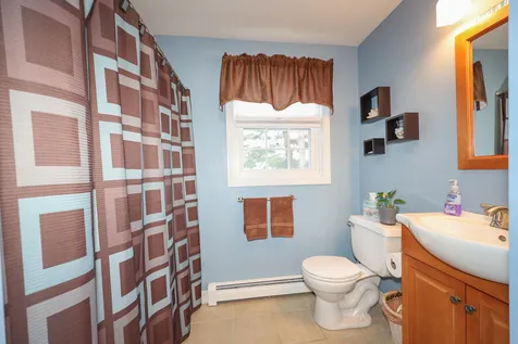 8 Knights Avenue Hooksett NH 03106