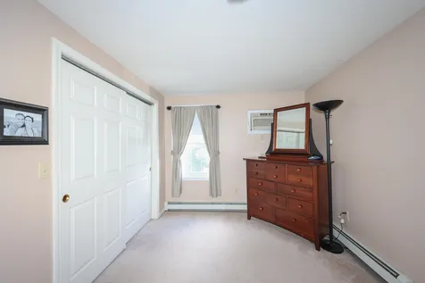 8 Knights Avenue Hooksett NH 03106