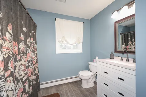 8 Knights Avenue Hooksett NH 03106