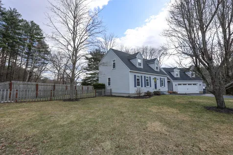 8 Knights Avenue Hooksett NH 03106