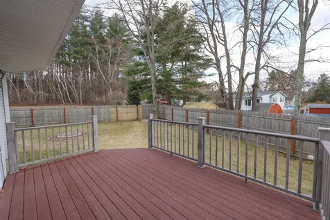 8 Knights Avenue Hooksett NH 03106