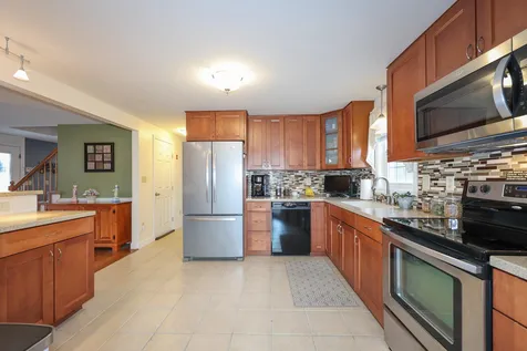 8 Knights Avenue Hooksett NH 03106
