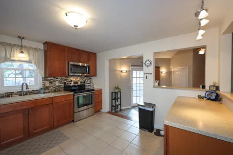 8 Knights Avenue Hooksett NH 03106