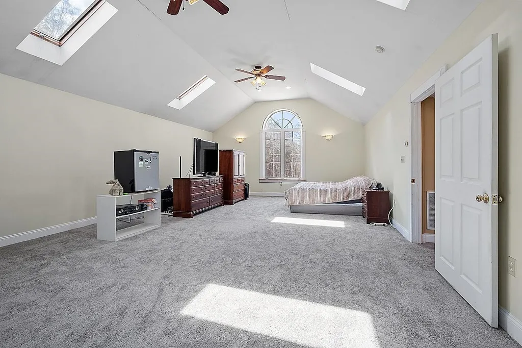 8 Regency Road Derry NH 03038