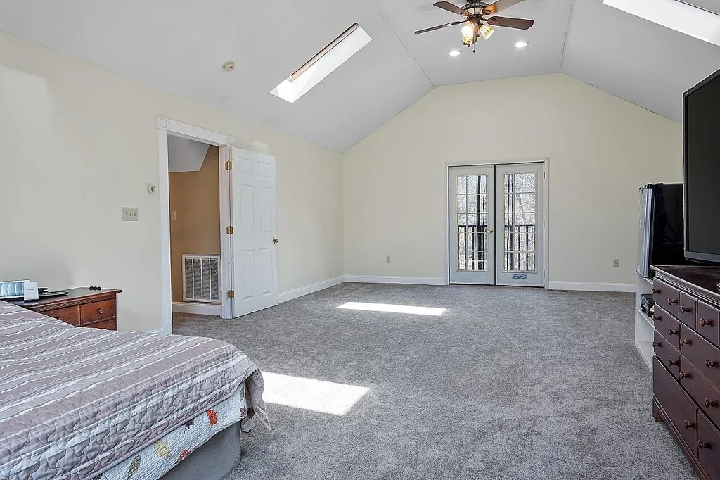 8 Regency Road Derry NH 03038