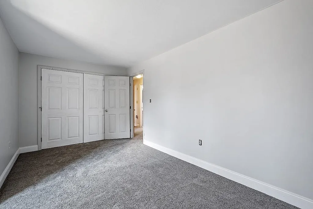 8 Regency Road Derry NH 03038