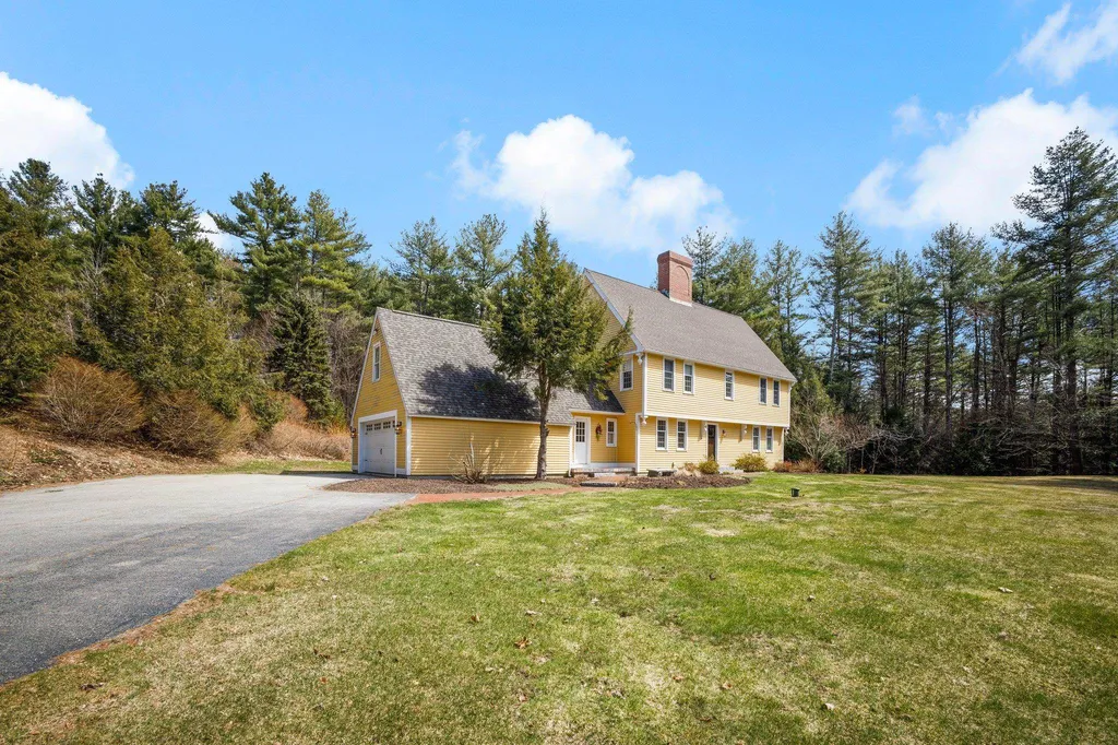 21 Buckingham Drive Bow NH 03304