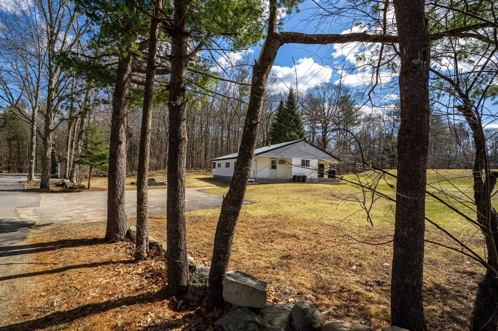 1 Bunker Lane Madbury NH 03823